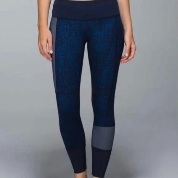 lululemon athletica Pants - Lululemon Wunder Under Sashiko Jogger Pants Womens Size 4 Blue Camo Inseam 25”